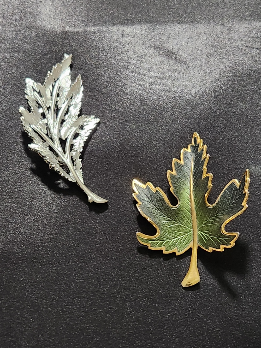 Gold-Trim Green Leaf Decorative Pin - Home Accents